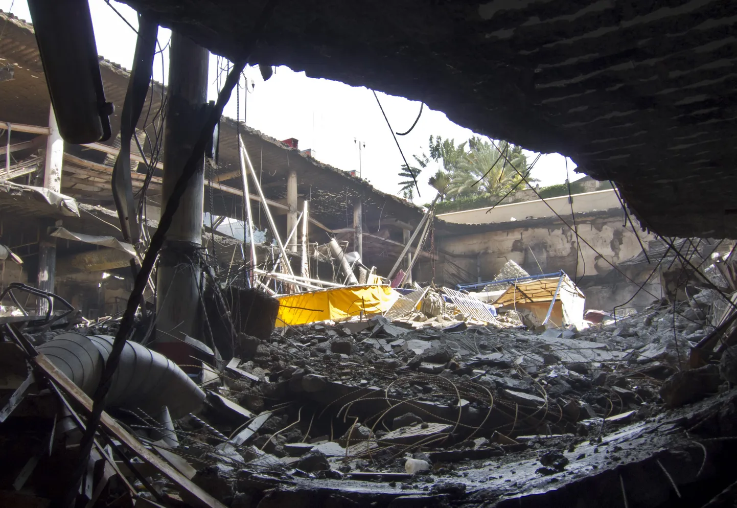 Nairobis asuv Westgate'i ostukeskus on osaliselt rusudes.