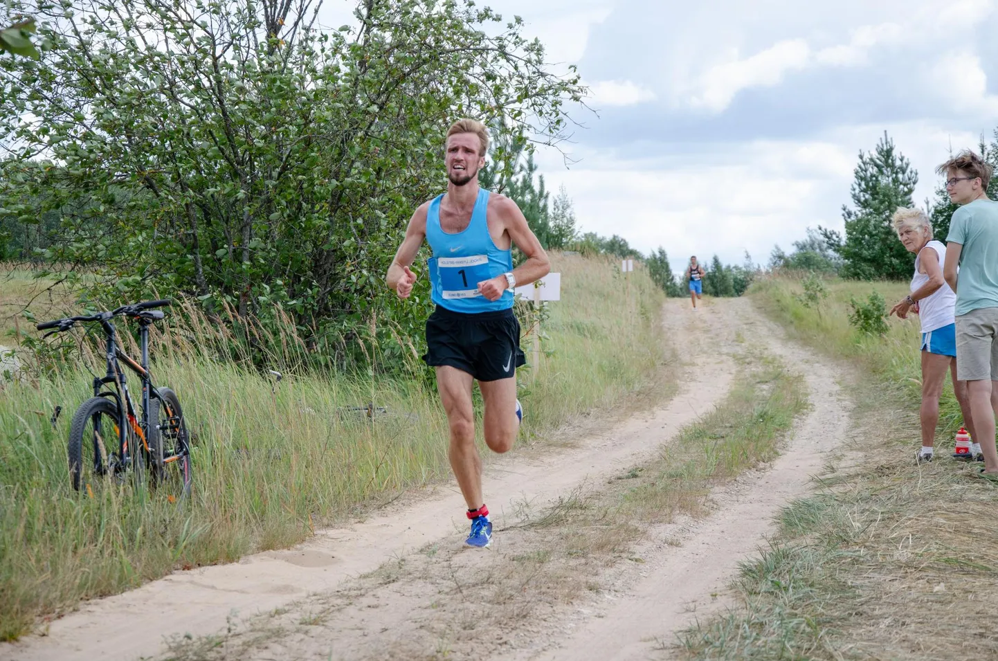 Holstre–Paistu maanteejooksu võitis teist aastat järjest järvamaalane Olavi Allase.