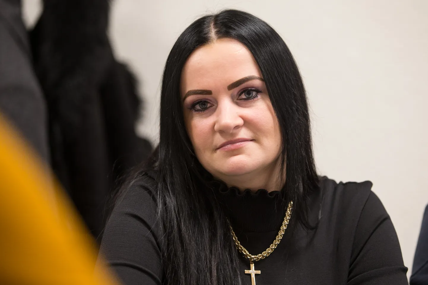 Vallavanem Marja-Liisa Veiser kinnitab, et ühelegi töötajale pole pärast võimuvahetust vallavalitsuses survet avaldatud ning poliitika hoitakse ametnikest lahus.