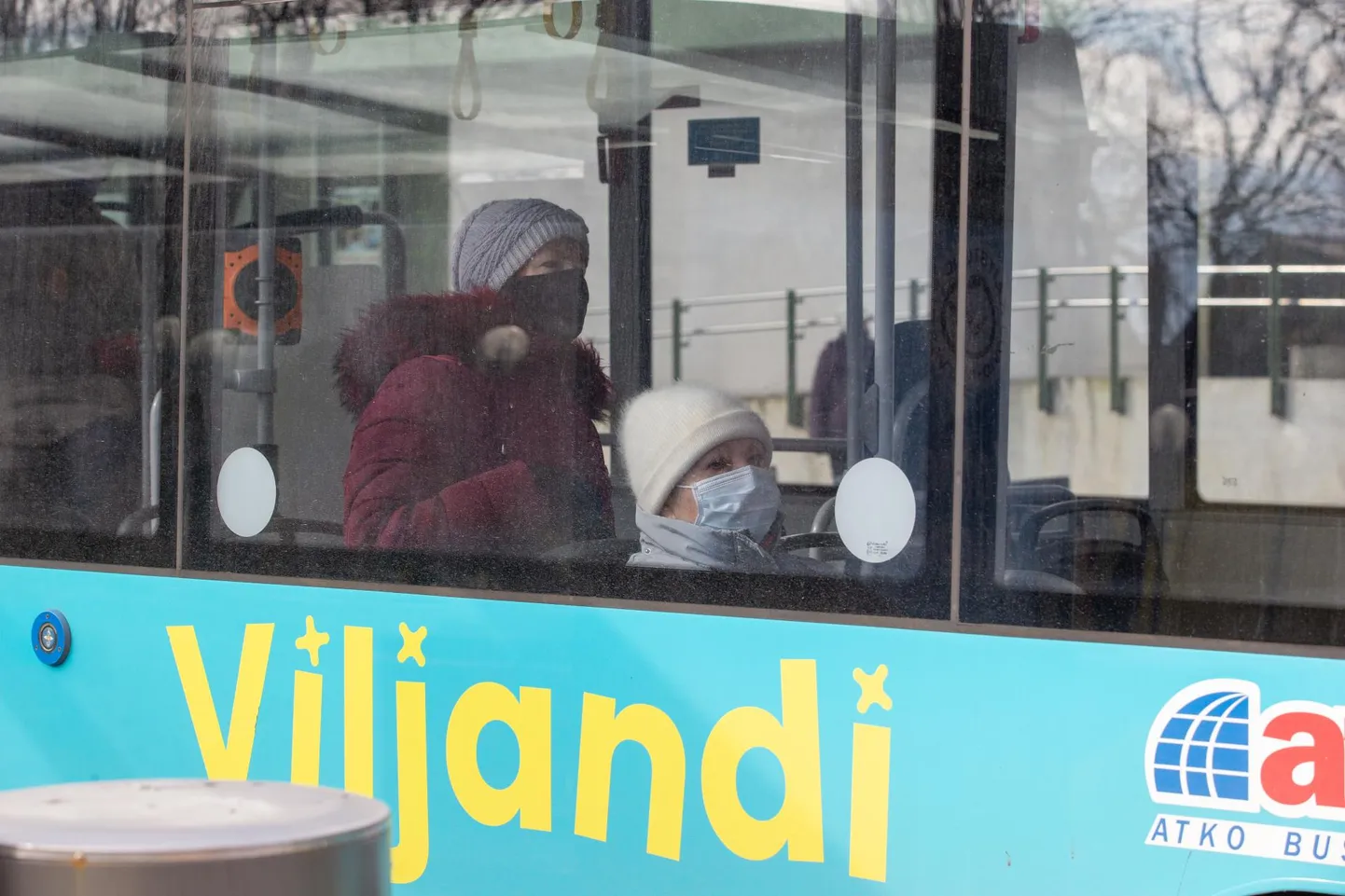 Linnaliinibussis kaitsevad reisijad end teadlikult viiruse eest, leidis maskide kandmist kontrollinud Viljandi linnavalitsuse töötaja.