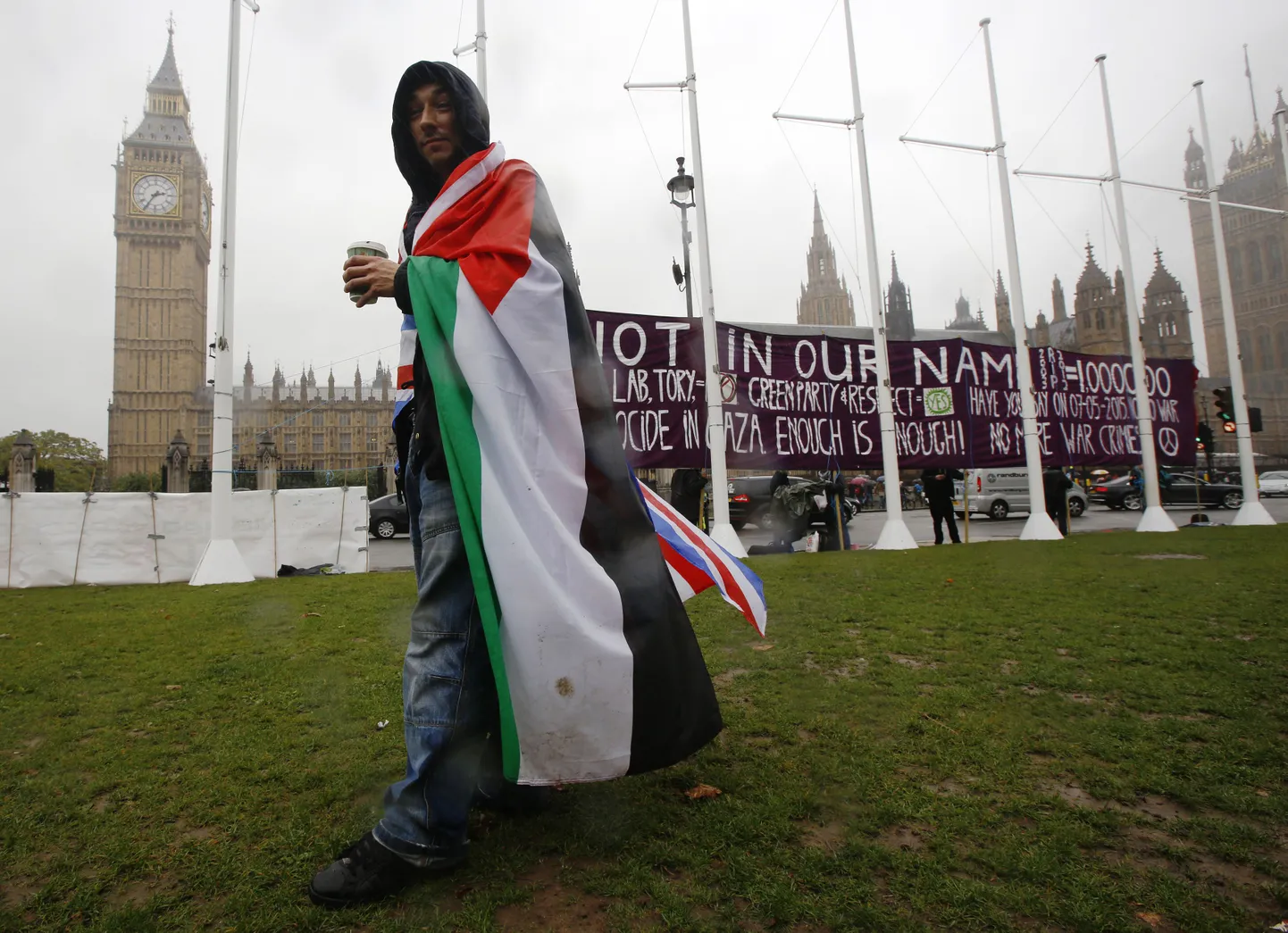 Palestiina toetaja Londoni parlamendihoone juures.