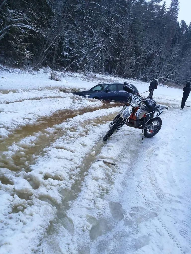 Eesti BMW vajus jaanuaris driftimise käigus otsapidi läbi Veskijärve jää, sest kaldus rajalt kõrvale kalda äärde, kus jää oli õhem.
