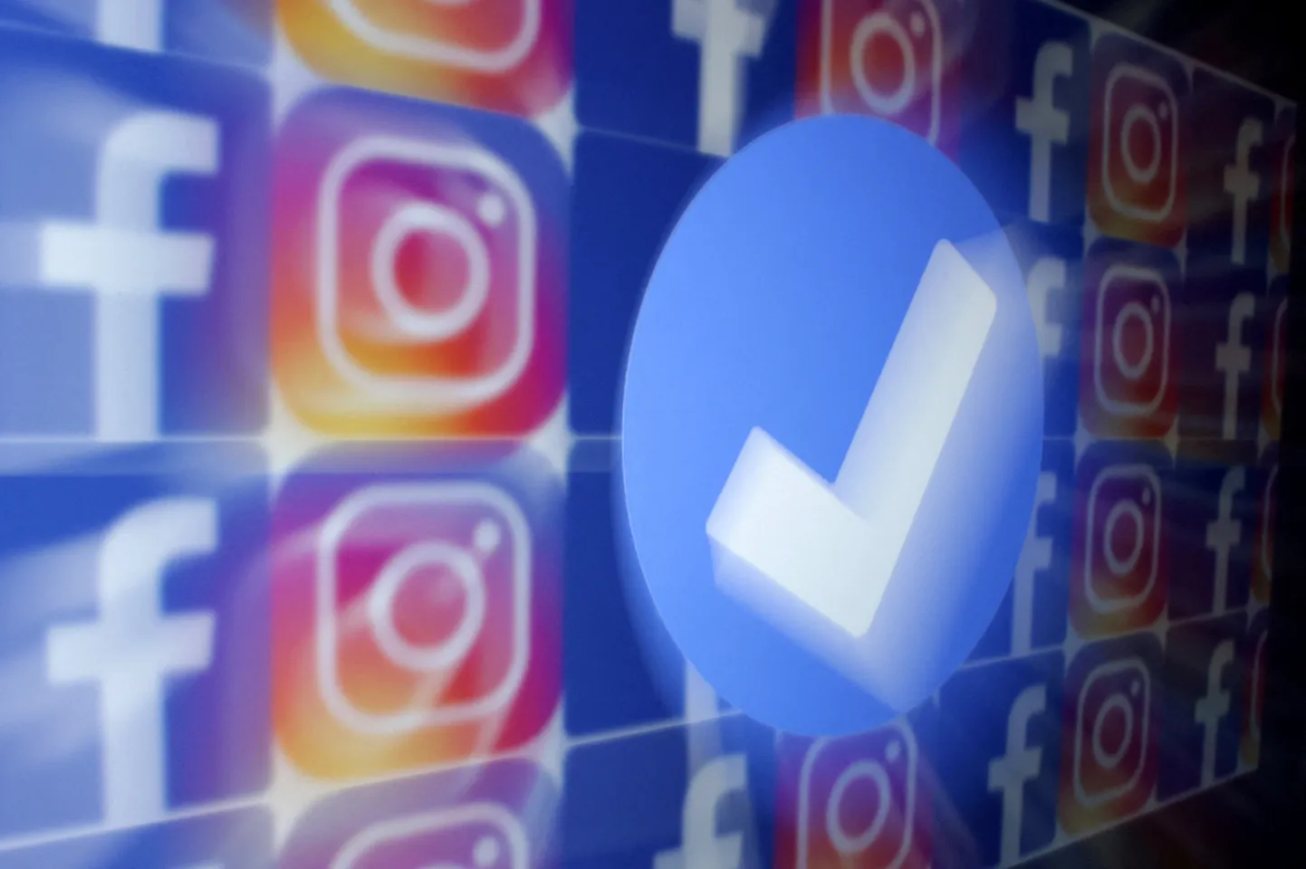 Facebooki ja Instagrami logod.