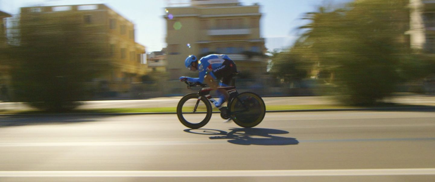 Finlay Pretselli dokumentaalfilm «Ajasõit» jälgib ühe kõigi aegade tuntuma Briti jalgratturi David Millari viimast hooaega rattasadulas.