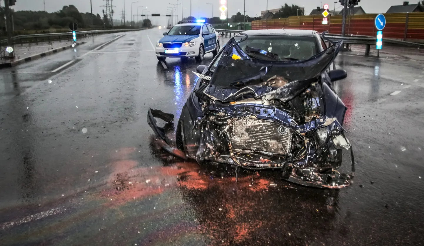 Liiklusõnnetus Pärnus Ehitajate tee ja Raba tänava ristmikul.