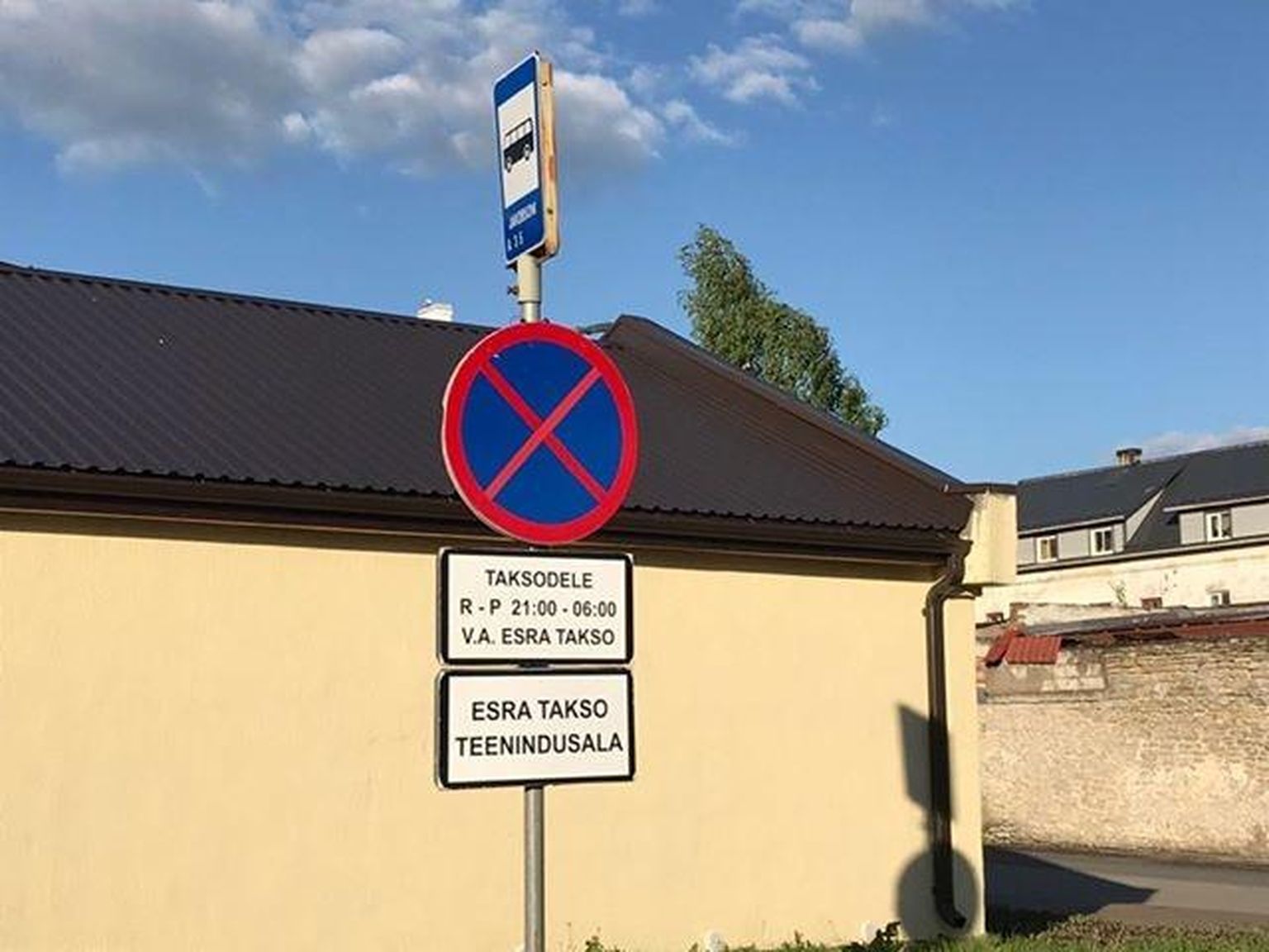 Omavoliliselt paigaldatud liiklusmärk eemaldati samal päeval, kui see üles oli pandud.