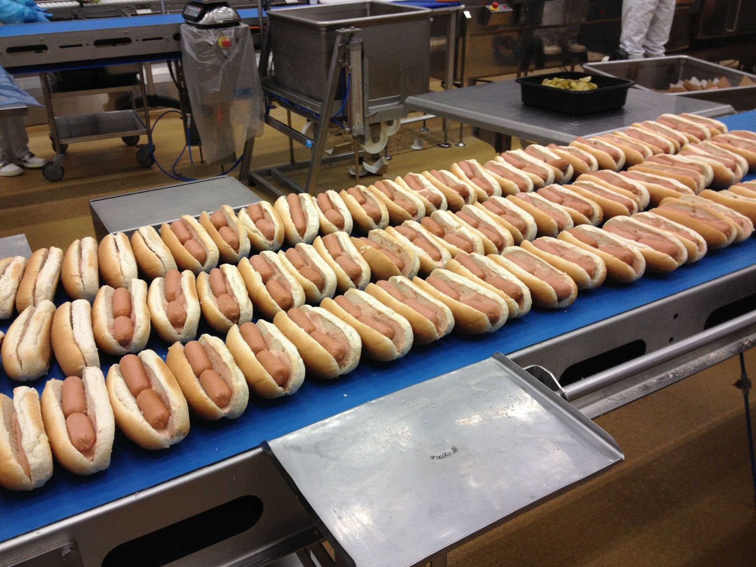 Mamma hot dogid Soome toidukontserni Saarioineni Eesti tehases Raplamaal.