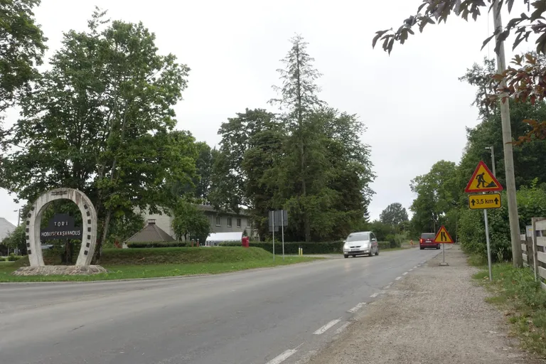 Tori alevikus on mitmendat suve järjest teeremont.