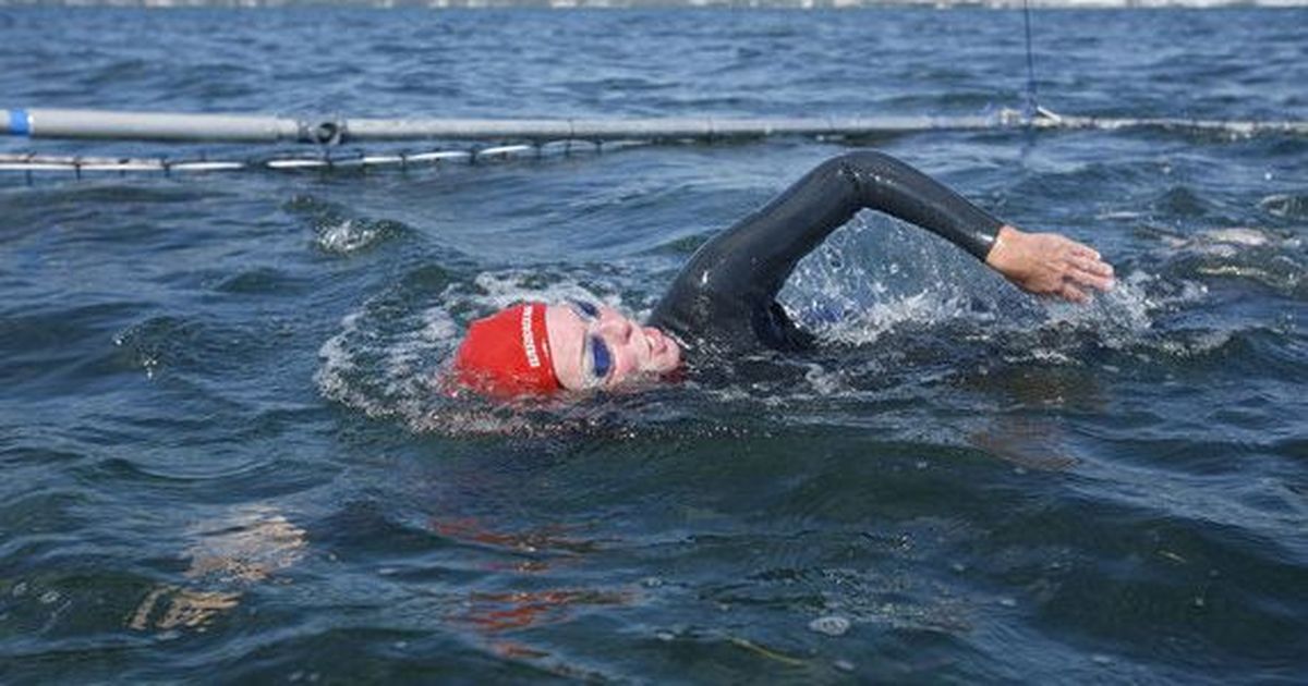 Девушка переплыла ламанш. Заплыв ла манш. Переплыть ла манш. Ла манш заплыв дистанция. Переплыть ламанш.