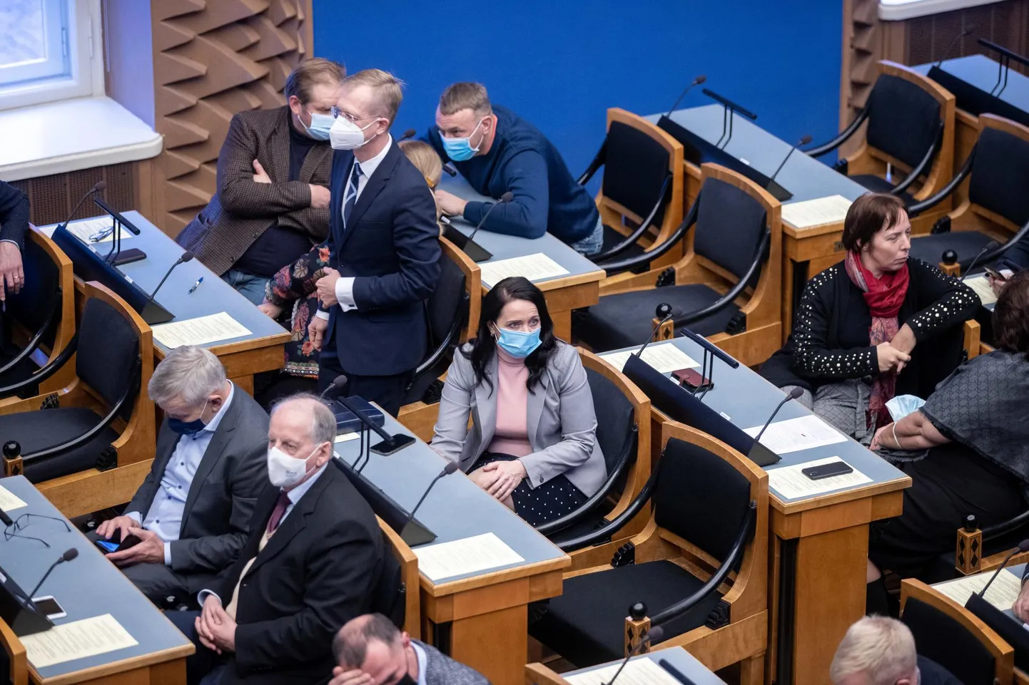 Riigikogu liikmed istungil.