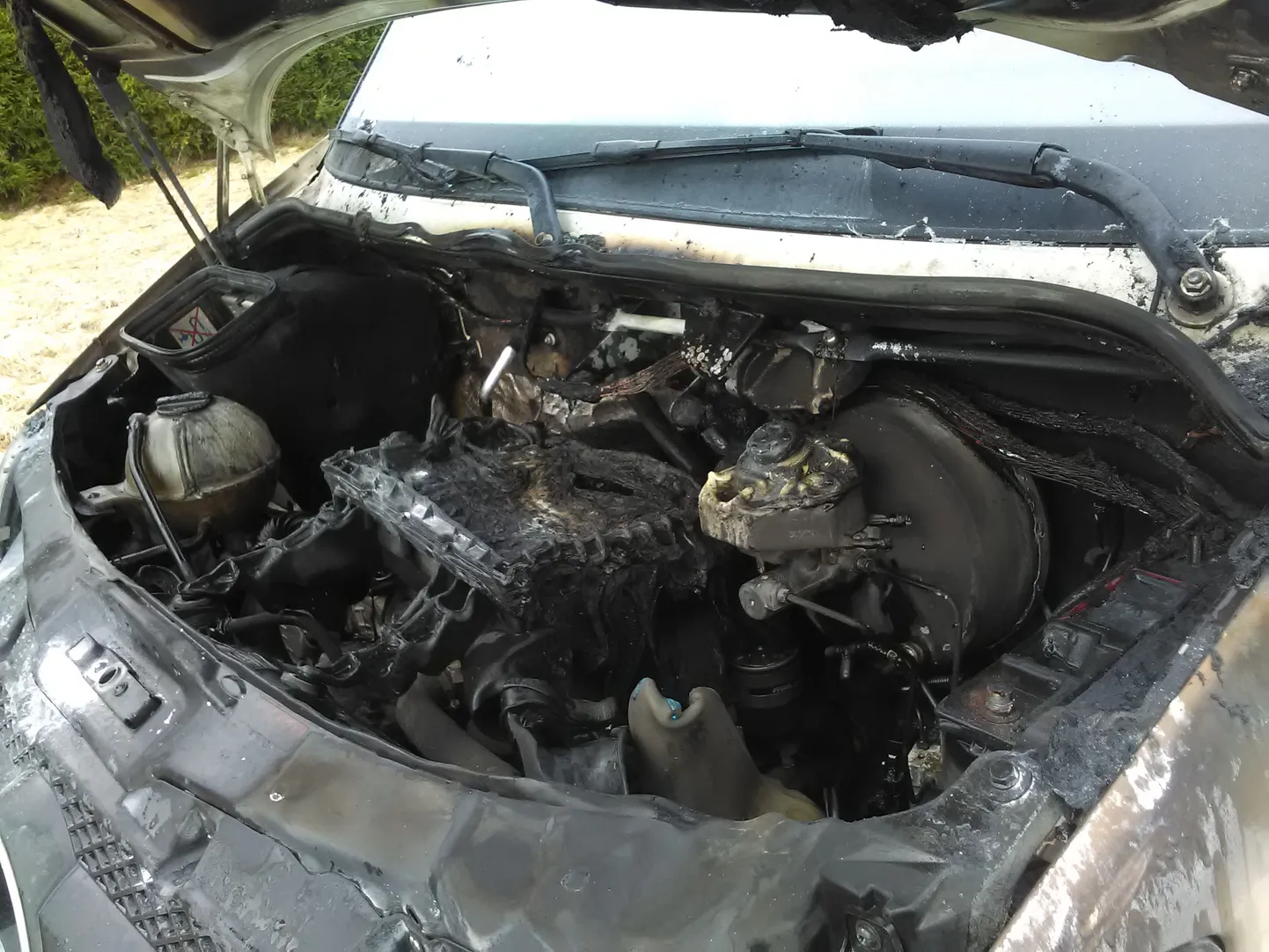 Põlenud Mercedes-Benz.