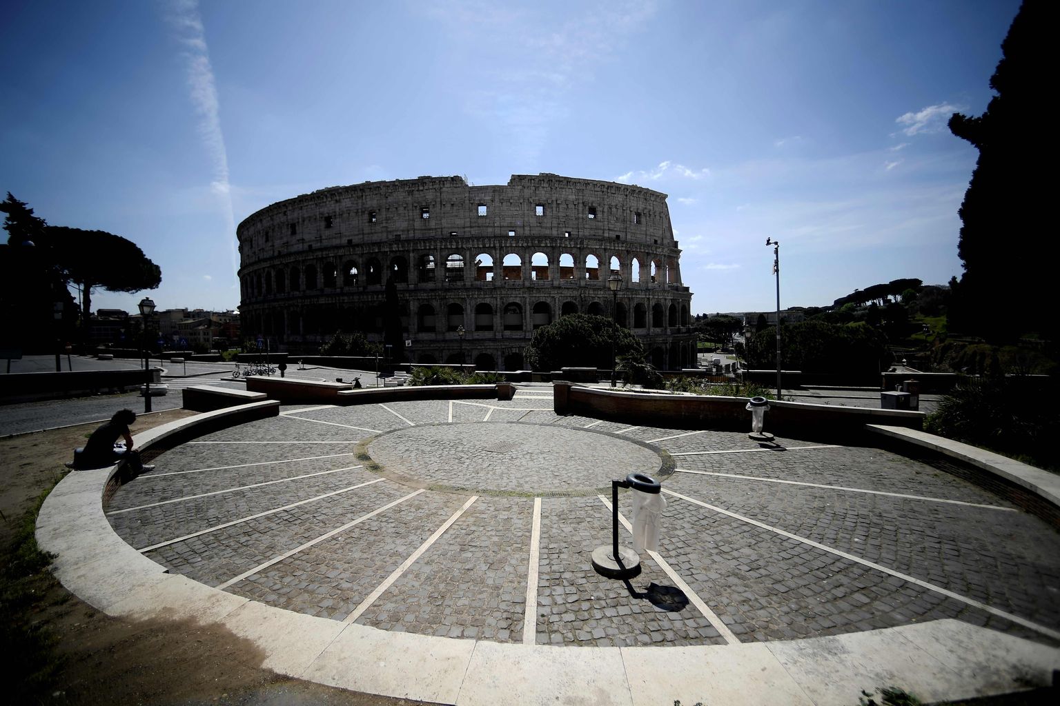 Turistideta Colosseum Roomas.