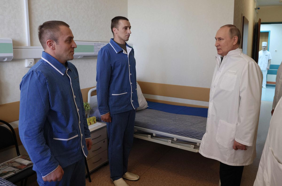 25. maijā Vladimirs Putins apmeklēja slimnīcu Maskavā, kur satikās ar Ukrainā ievainotajiem karavīriem