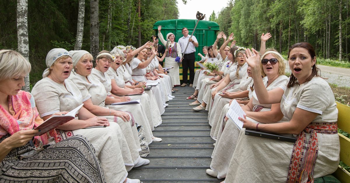Jõgevamaa andis Ida-Virumaale laulupeotule üle rongiga