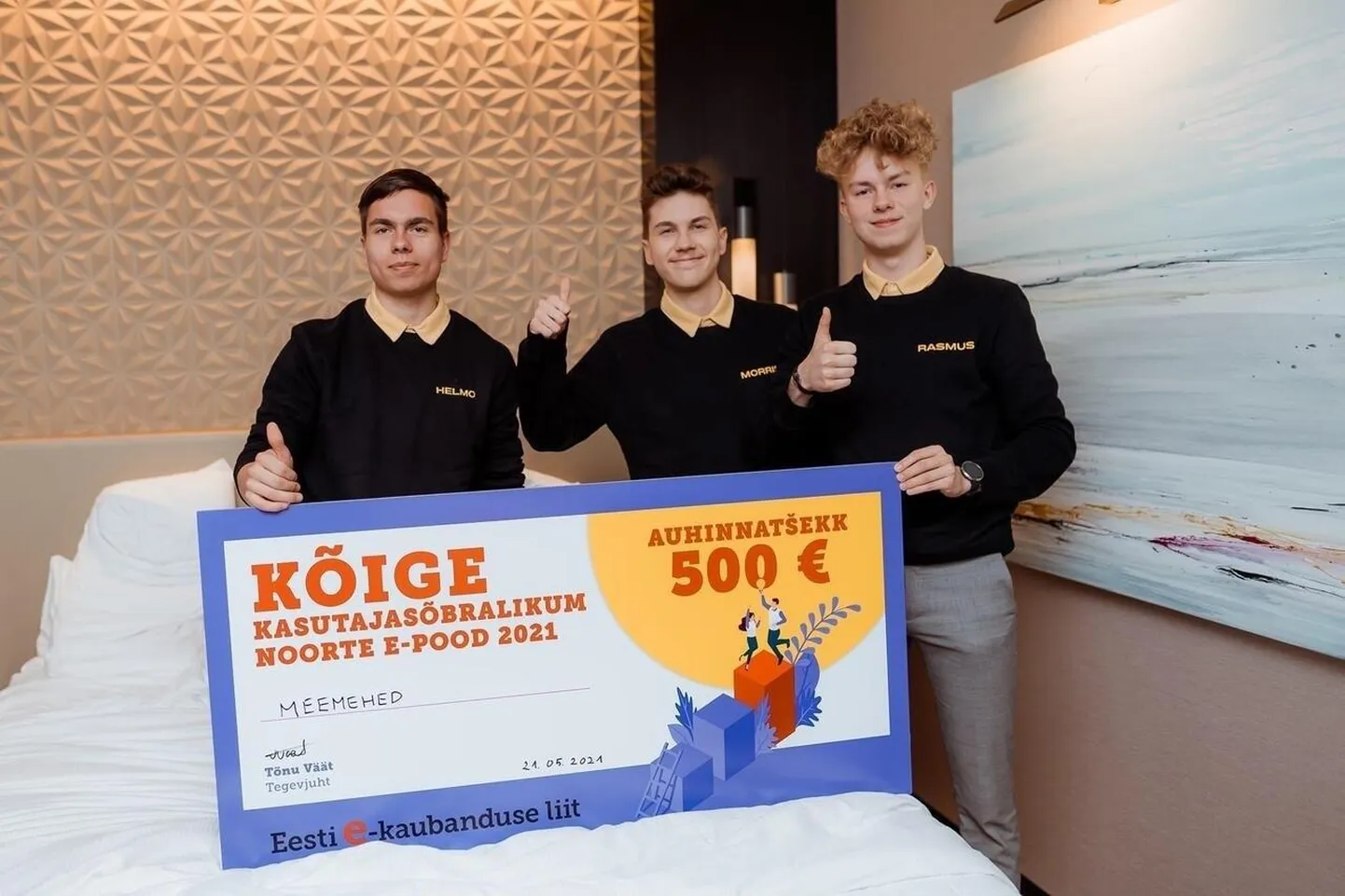 Meemehed ehk Helmo Oja (vasakult), Morris Tann ja Rasmus Susi. Lisaks nende maitsemeele tunnustati õpilasfirmade konkursil ka nende e-poodi.