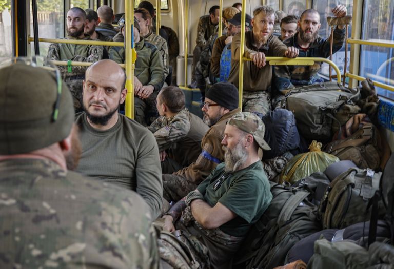  Ukraina sõdurid, kes evakueeriti Azovstali tehasest 17. mail.