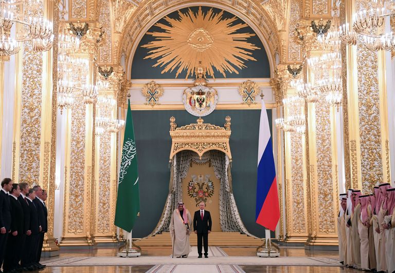 Venemaa president Vladimir Putin ja Saudi Araabia kuningas Salman/ REUTERS/Yuri Kadobnov/Pool / POOL/REUTERS/Scanpix