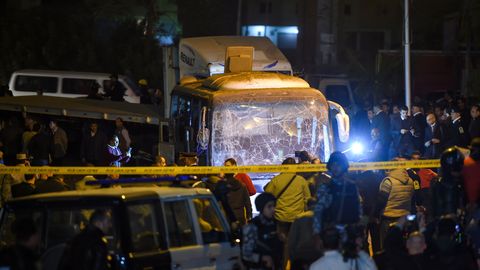 Картина дня: взрыв в Египте, смерть пропавшего без вести и скандал на церемонии награждения
