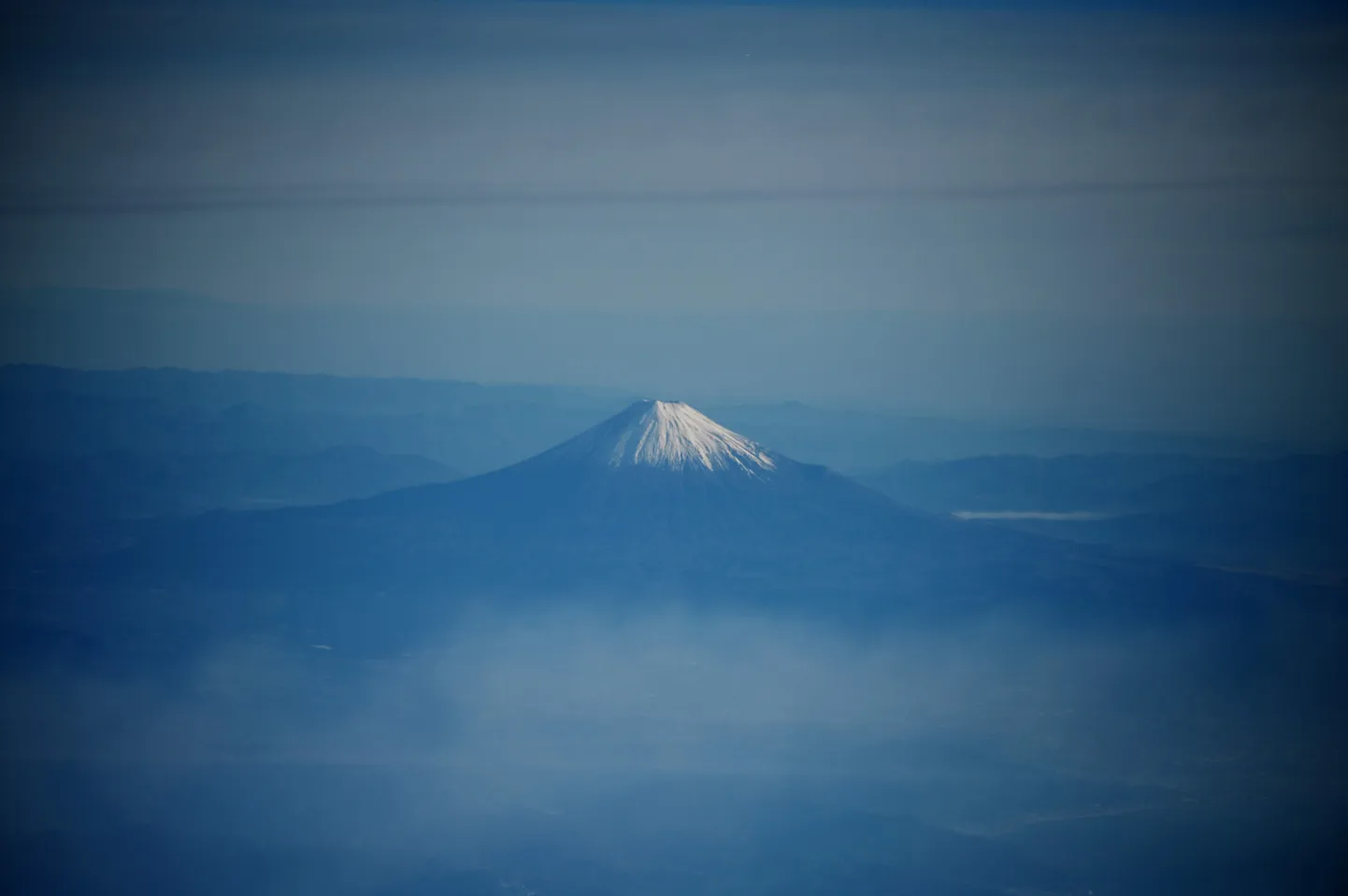 Fuji mägi lennuki aknast.