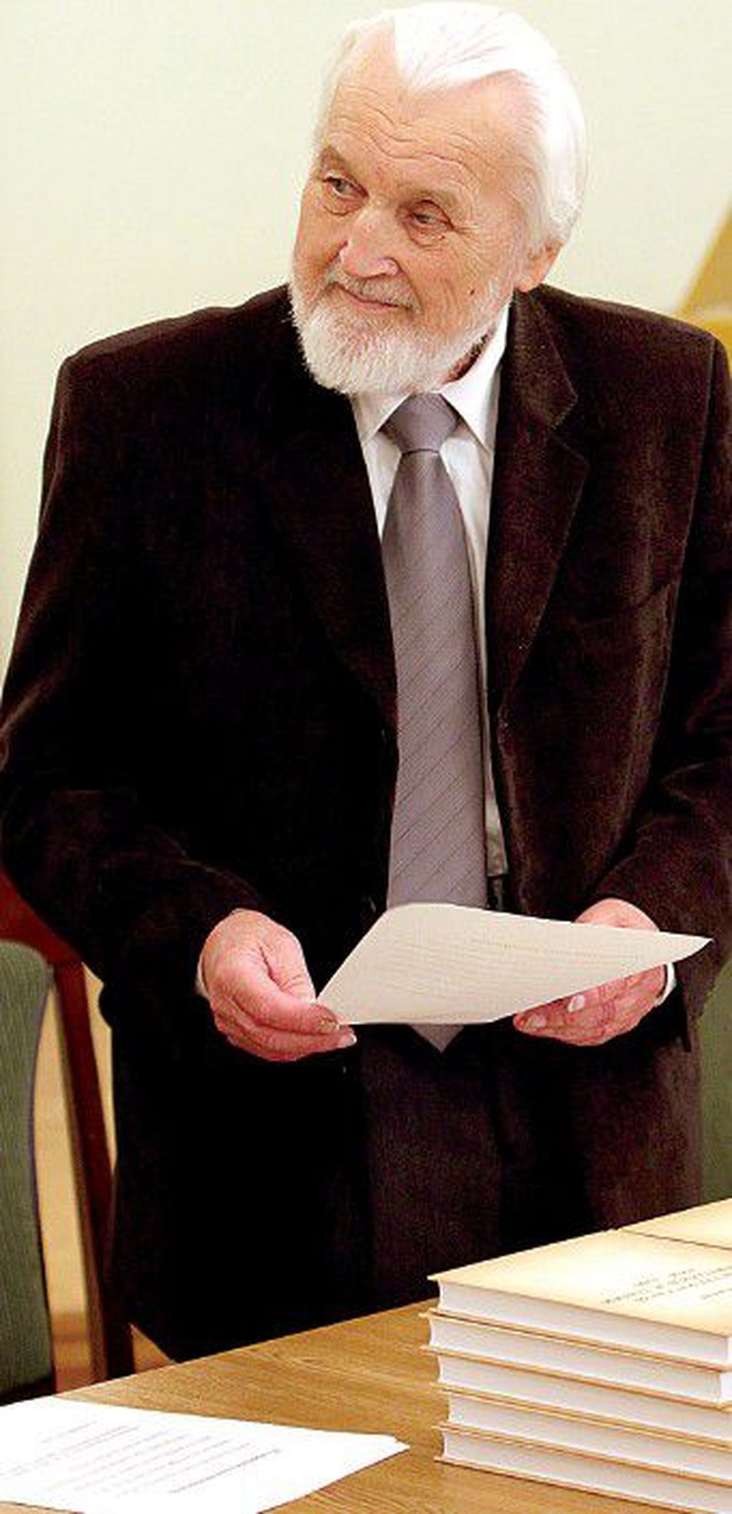 В 2011 году Kultuurkapital присудил премию в области литературы доктору филологических наук, эмерит-профессору ТУ Сергею Исакову за творческую деятельность в 2010 году и за работу в исследовании эстонско-русских культурных отношений.