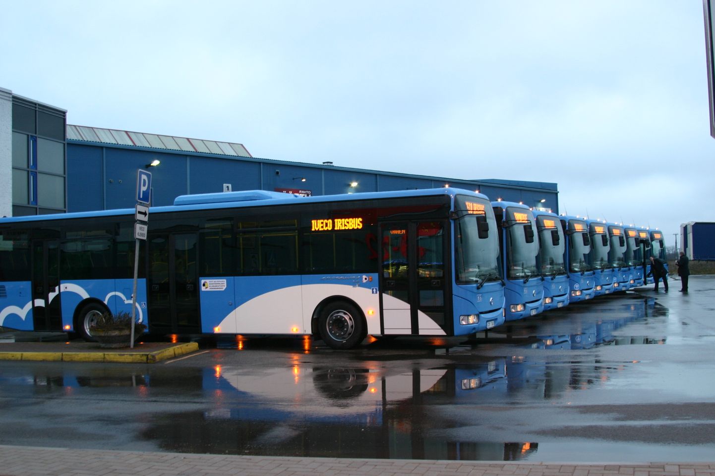 "Облачные" автобусы "Iveco Irisbus Crossway", приобретенные Эстонией немногим более десяти лет назад для обслуживания линий общественного транспорта.