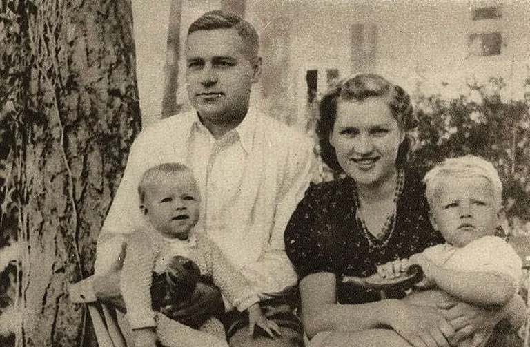 Vilis Lācis ar ģimeni 1947. gadā