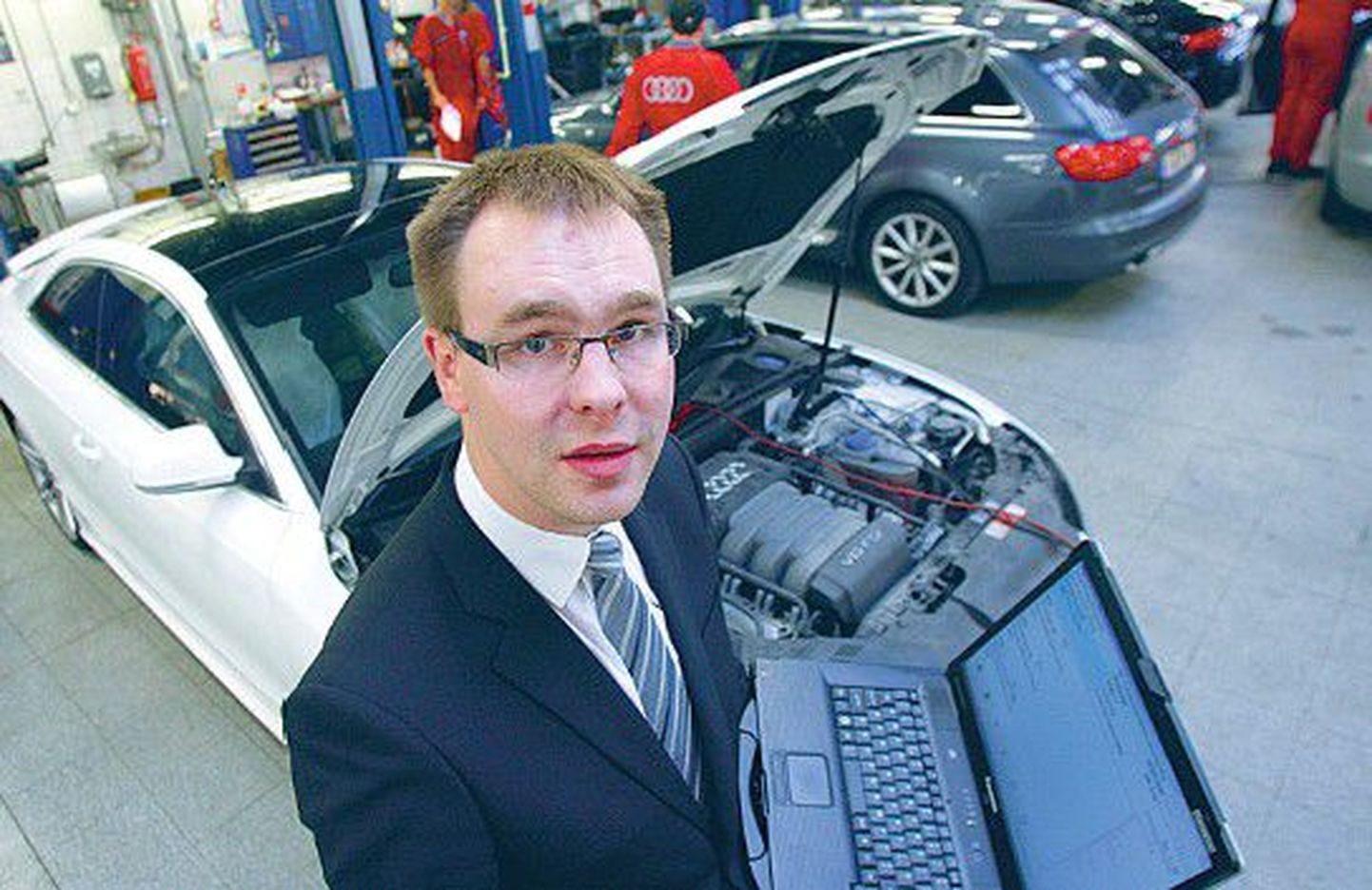 Audi Eesti esinduse müügijuht Lauri Ligi soovitab enne vana auto ostu tulla margiesindusse selle ajalugu ja tehnilist seisukorda kontrollima.