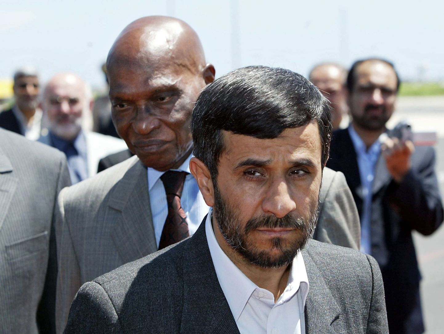 Senegali president Abdoulaye Wade (vasakul) 2006. aastal Iraani ametivenna Mahmoud Ahmadinejadiga.