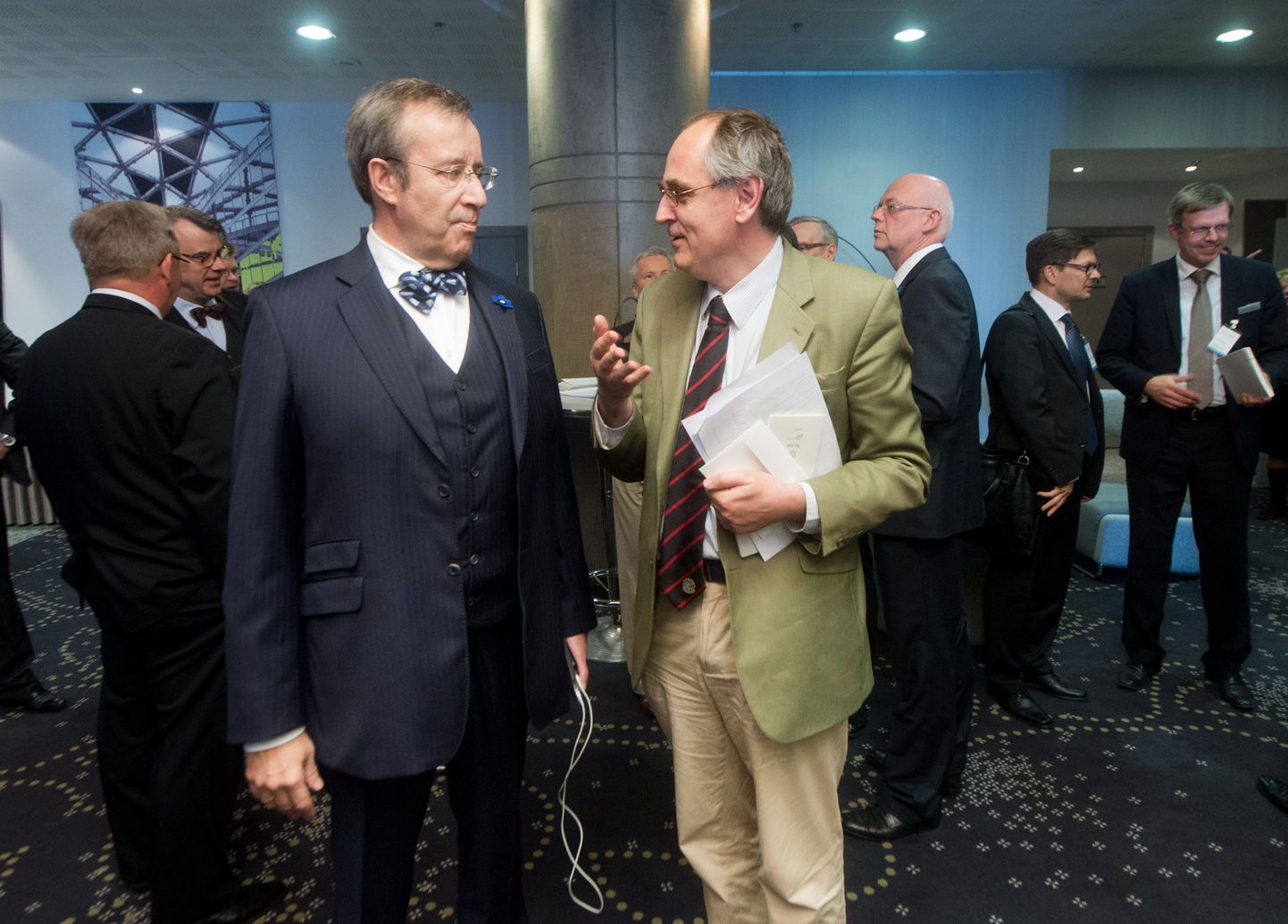 Toomas Hendrik Ilves ja Edward Lucas aprillis 2015 Tallinnas Lennart Meri konverentsil.