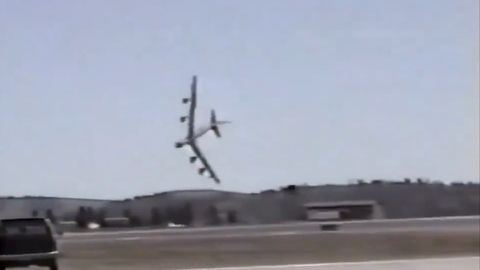 VIDEOD ⟩ Californias kukkus alla pommitaja B-52, hukkus 8 meeskonnaliiget