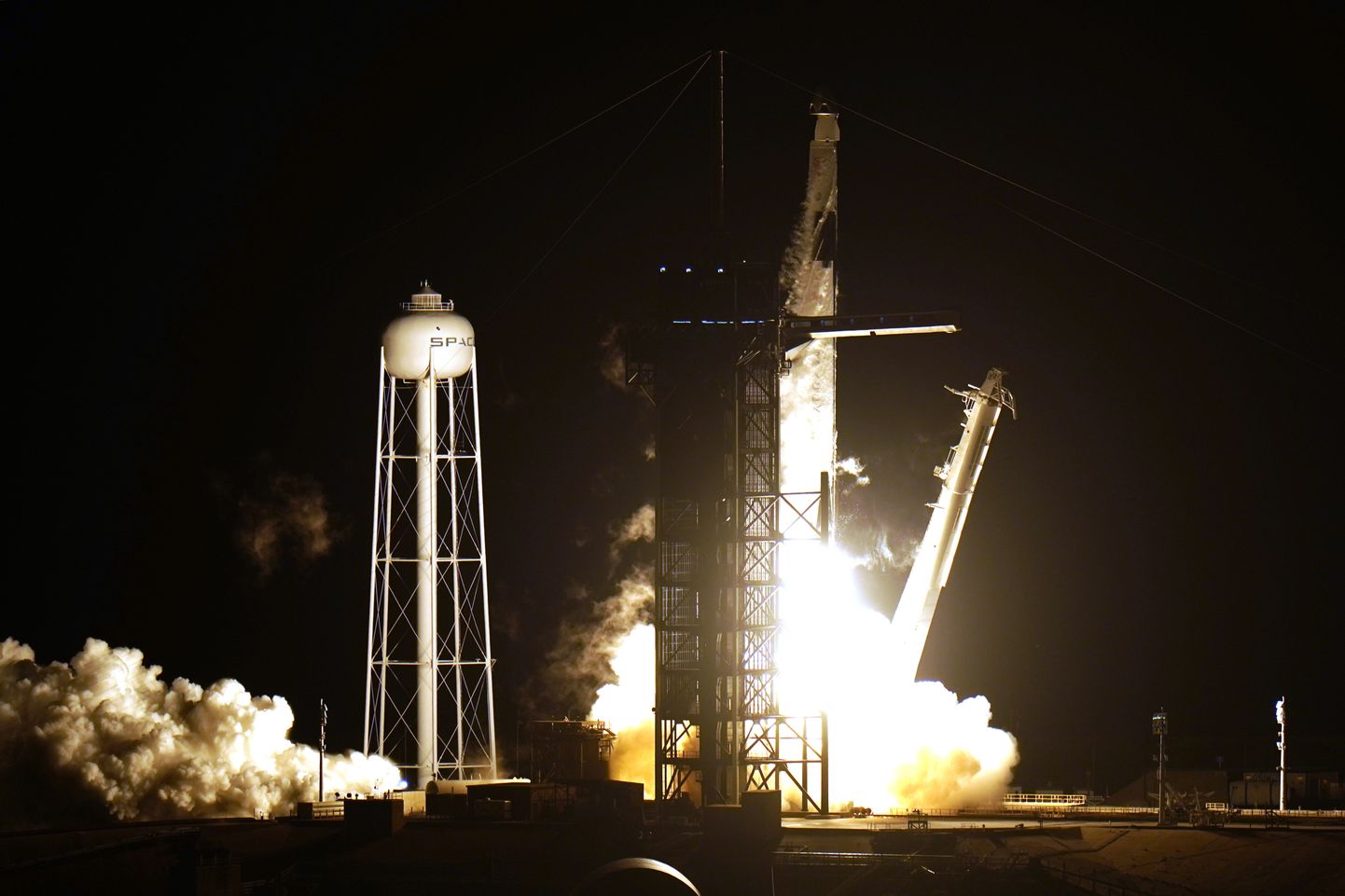 USA kosmoseettevõtte SpaceX kanderakett Falcon9 koos mehitatud kosmosekapsliga Crew Dragon startis Floridast Rahvusvahelise Kosmosejaama (ISS) poole.