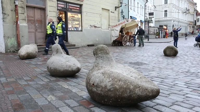 Бетонные голуби