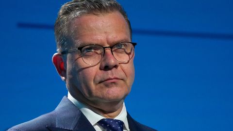 Orpo faces no-confidence vote amid corruption whispers ahead of elections