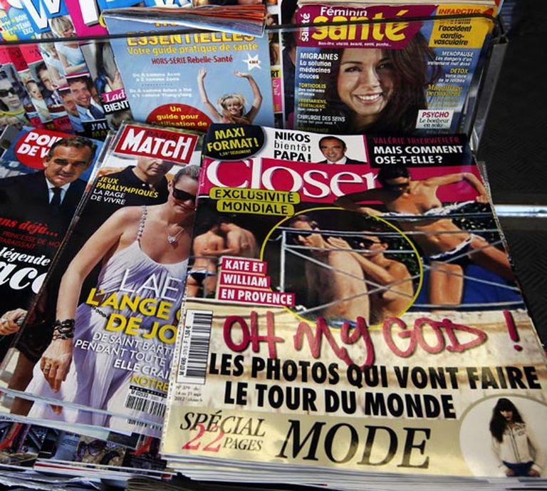 Franču bulvārizdevuma "Closer" skandalozais vāks 