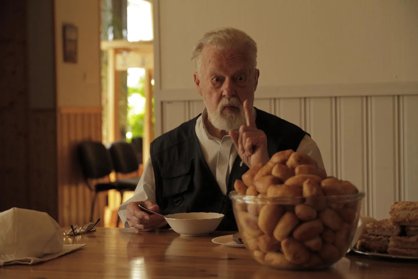 Pirita kloostri preester-vembumees Vello Salo mõtiskleb filmis elu viimastest hetkedest.