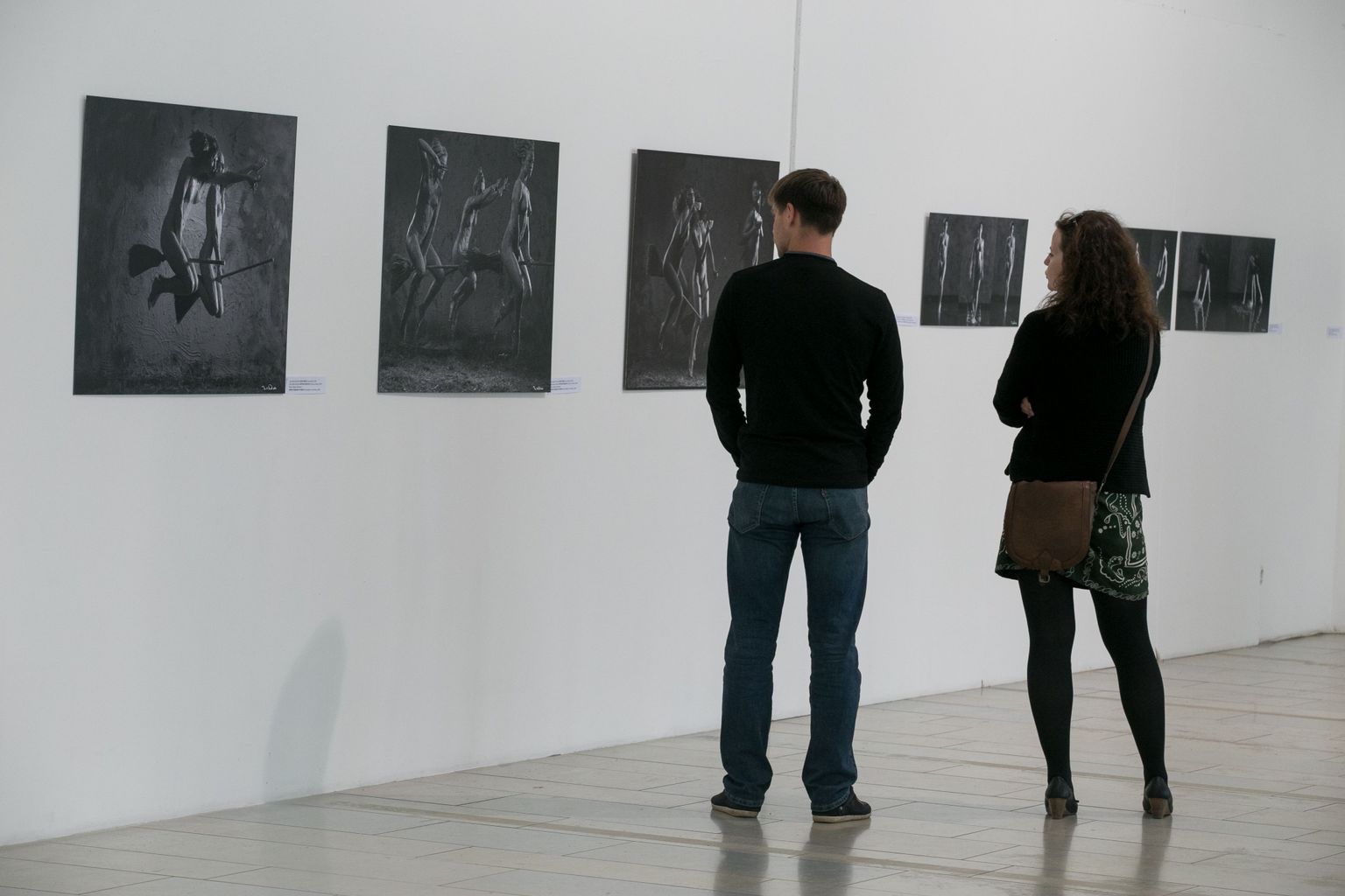 Pühapäeval avati Pärnu uue kunsti muuseumis XXI aktinäitus “Mees ja naine: ootus”.