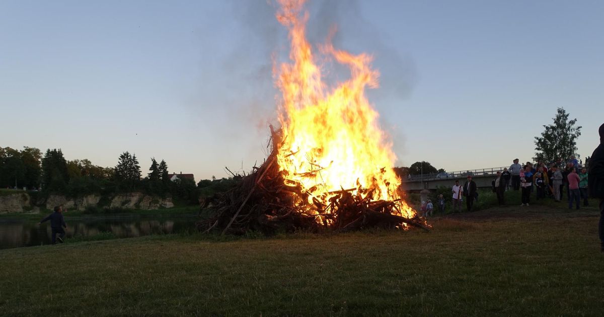 Jaanipeo tõttu piiratakse Ebaveres pühapäeval sõidukiirust