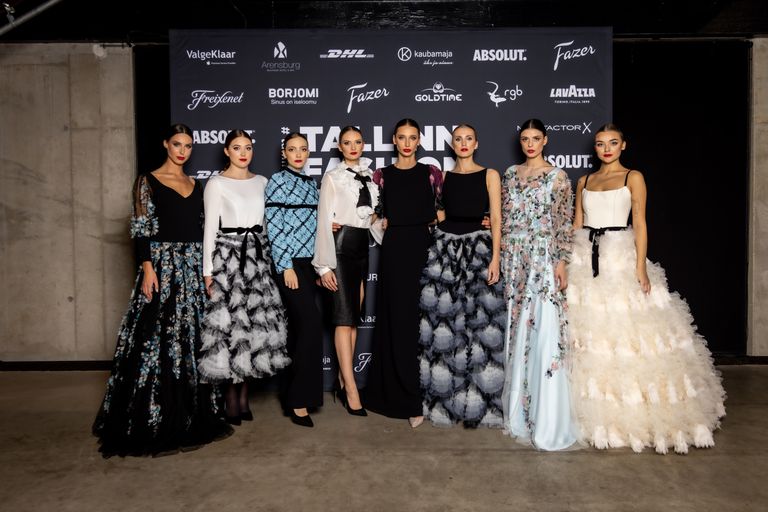 Tallinn Fashion Week, Mammu Couture etenduse modellid kannavad tuiluut disaini.