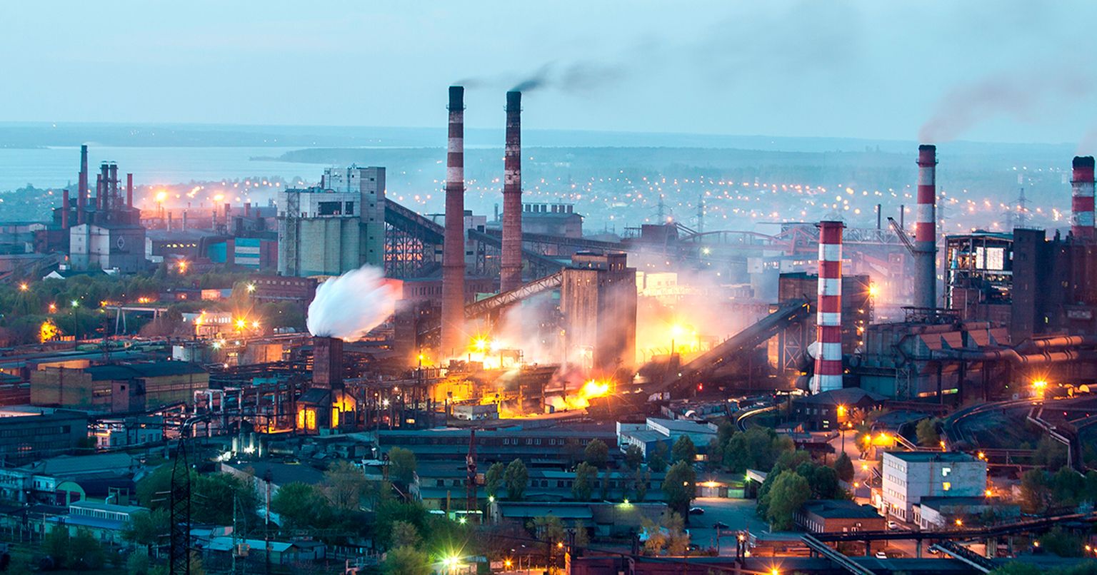 Общий вид завода Запорожсталь – одного из промышленных гигантов юга Украины.