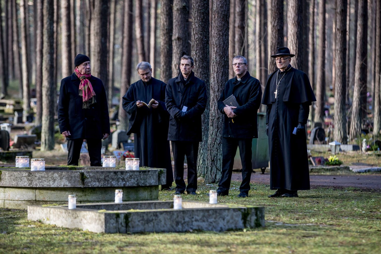 Omasteta lahkunute mälestamiseks matusetalitus Pärnamäe kalmistul.