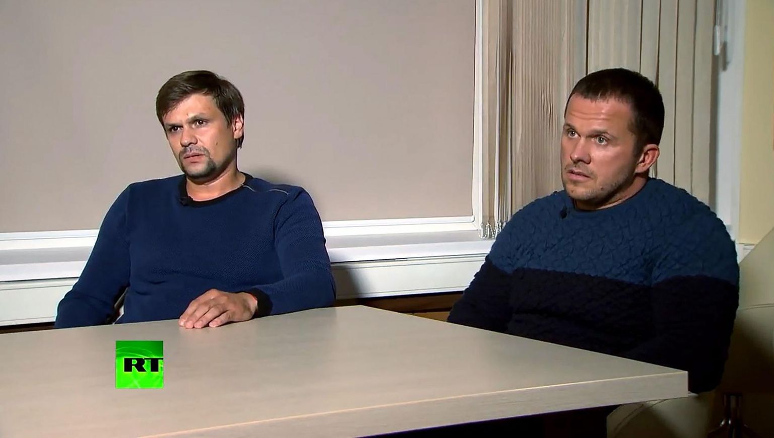 Närvimürgirünnaku eest Suurbritannias süüdistuse saanud Ruslan Boširov (vasakul) ja Aleksandr Petrov mängisid Vene propagandatelevisioonis lollikesi.