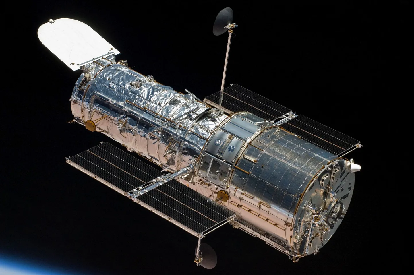 Hubble´i kosmoseteleskoop vaatab endiselt Universumi kaugeimatesse nurkadesse, kuid hakkab vaikselt maale lähenema. Kui midagi ei tehta, kukub kosmoseseade alla 2030. aasta paiku.