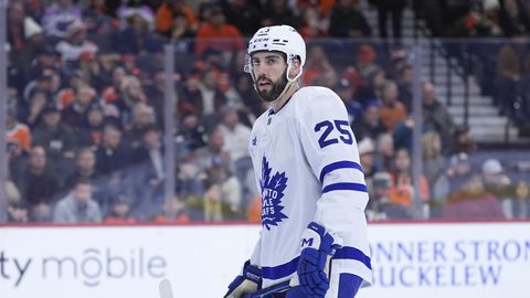 "Sabres" noslēdz jaunu līgumu ar aizsargu Timinsu