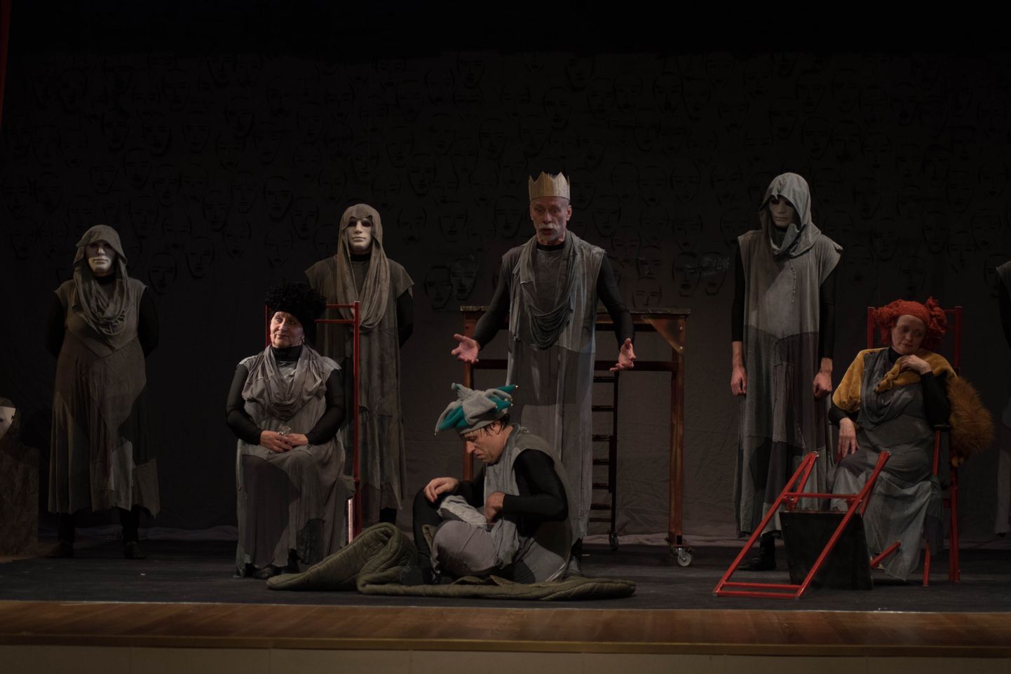"Король Лир" в исполнении театра "Отпад" - трагифарс на грани абсурда.