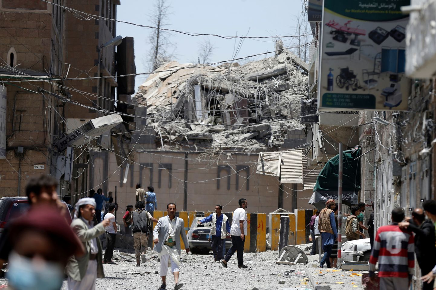 Saudi õhulöökides hävinud Sanaas asuv Jeemeni presidendipalee.