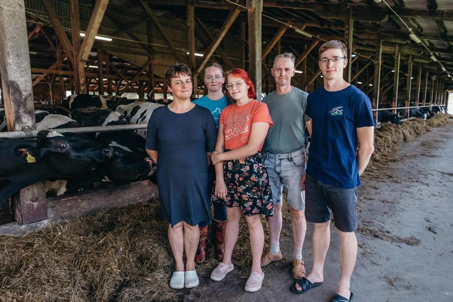 2022. aastal kuulutati parimaks taluks Lepiku talu, kus on ametis kogu pere, isa Kaupo (paremalt teine), ema Piret (vasakul) ning lapsed Andres, Annika ja Annemari.