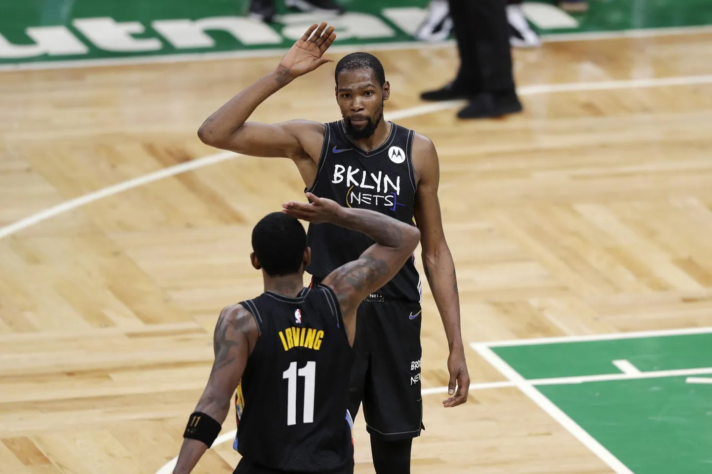 Kevin Durant (taga) püüab koos hea sõbra Kyrie Irvinguga Brooklynis midagi suurt korda saata.