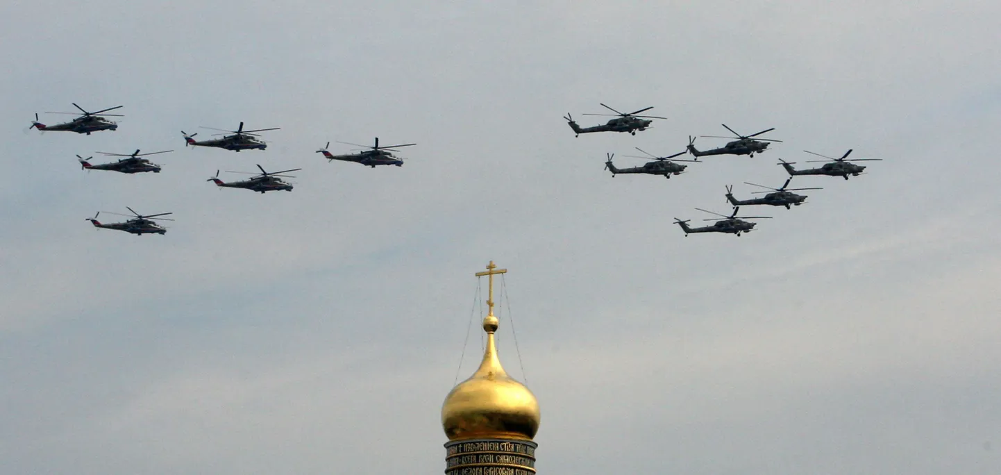 Vene kopterid Mi-24 ja Mi-28N Moskva kohal