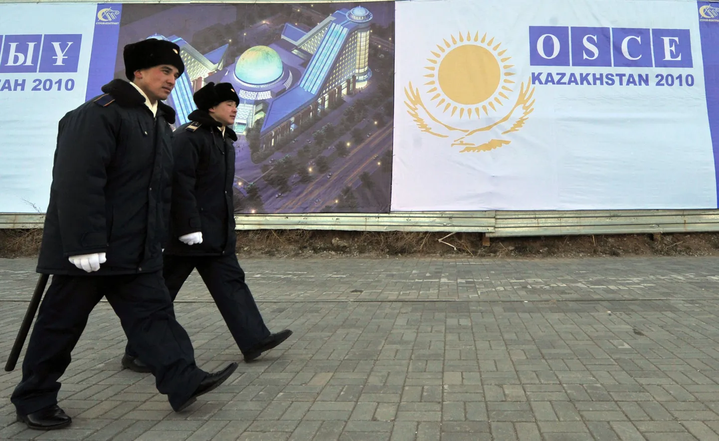 Kasahstani politseinikud patrullimas