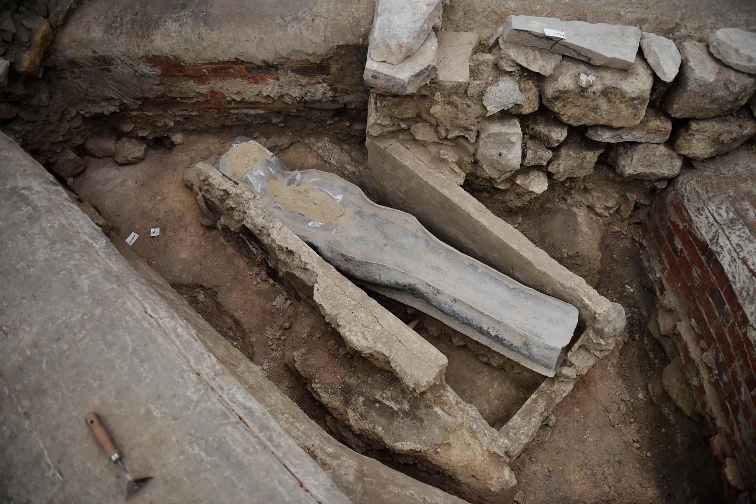 15. märtsil Notre Dame katedraali alt leitud sarkofaag